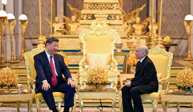 习近平会见柬埔寨国王西哈莫尼
