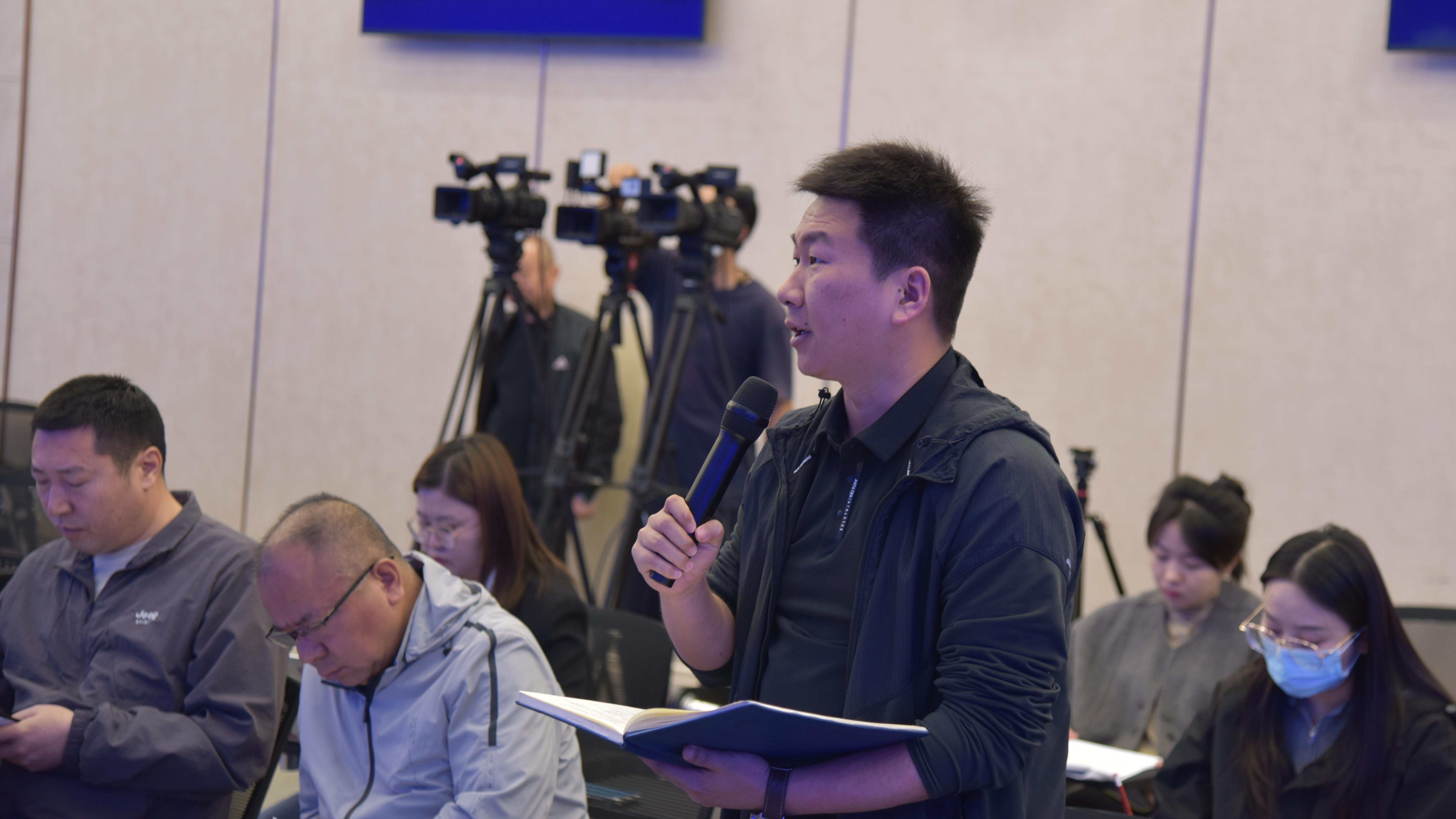 新疆举行2025年一季度自治区国民经济运行情况新闻发布会