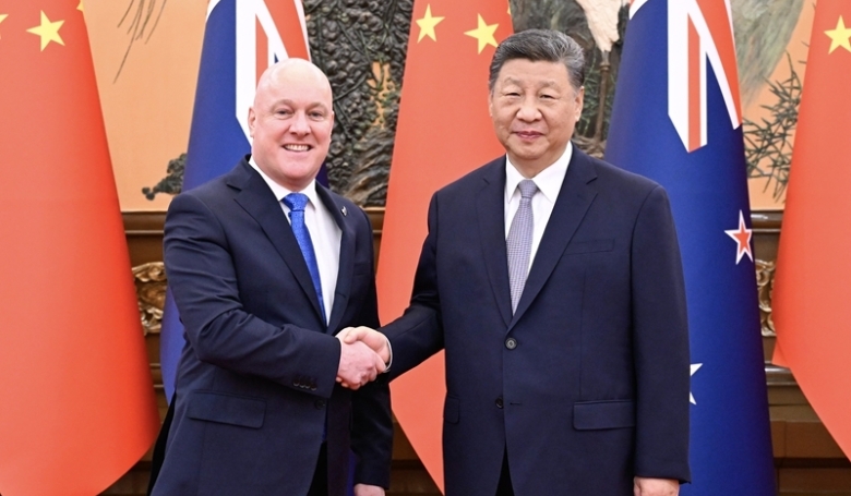 习近平会见新西兰总理拉克森