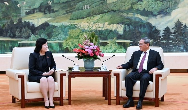 李强会见朝鲜外相崔善姬