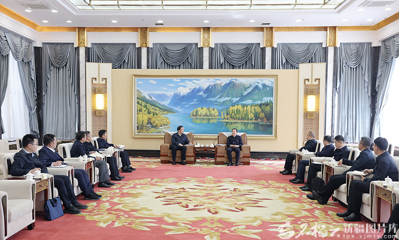 陈小江艾尔肯·吐尼亚孜会见国家烟草专卖局局长张建民