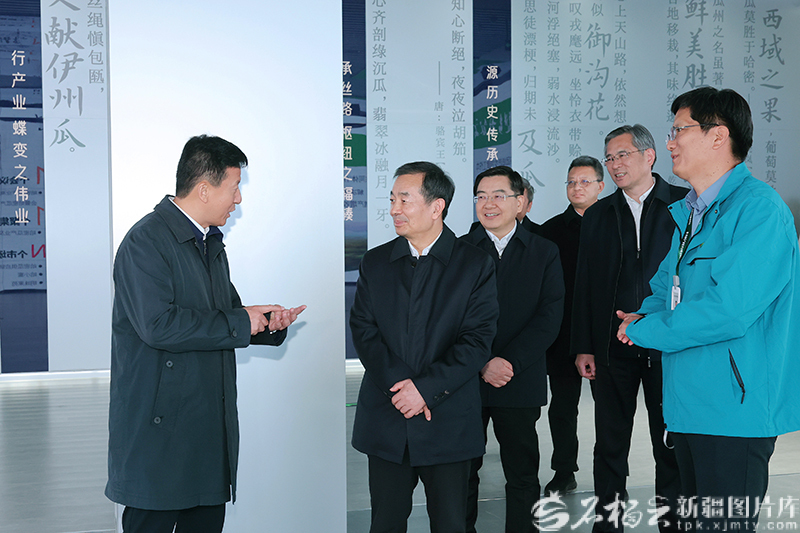 陈小江在哈密市和兵团第十三师调研