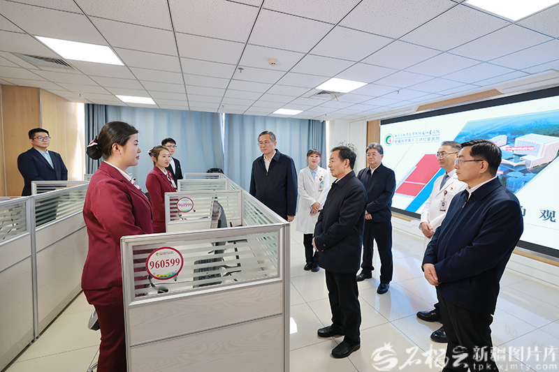 陈小江在哈密市和兵团第十三师调研