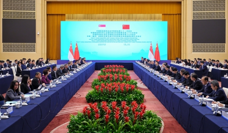 丁薛祥会见新加坡副总理颜金勇并共同主持中新双边合作机制会议